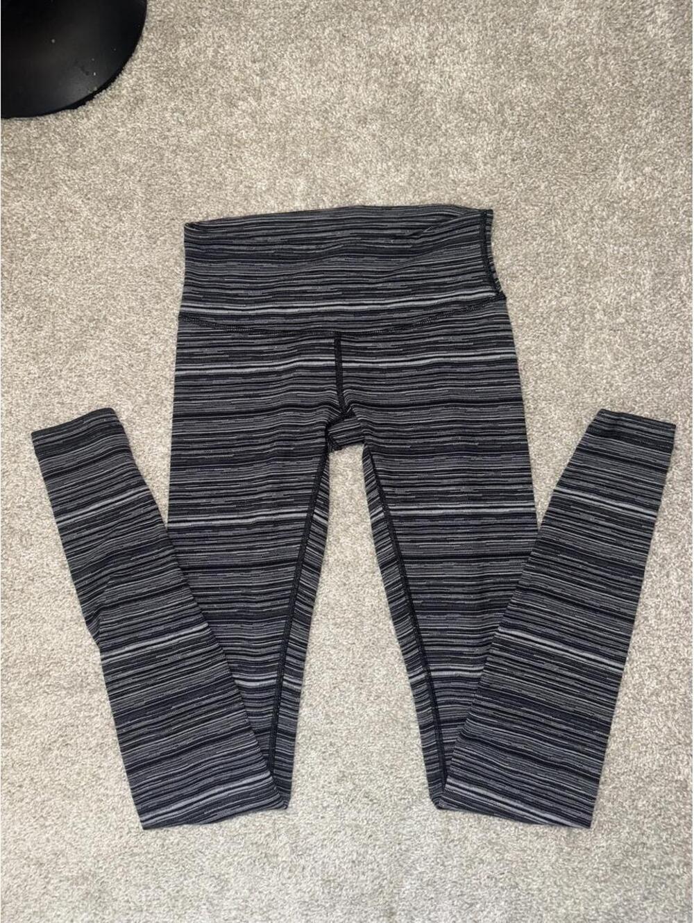Lululemon Women's Grey and Black Legging